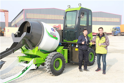 <b>攪拌車后面的大筒為什么邊走邊轉(zhuǎn)？</b>