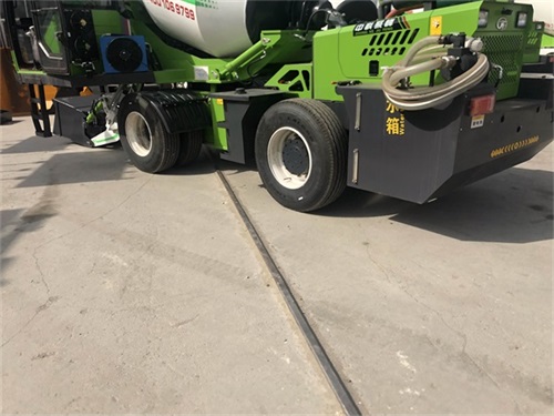 <b>全自動(dòng)自上料攪拌車按照不同的方式可以分為哪些類型？</b>